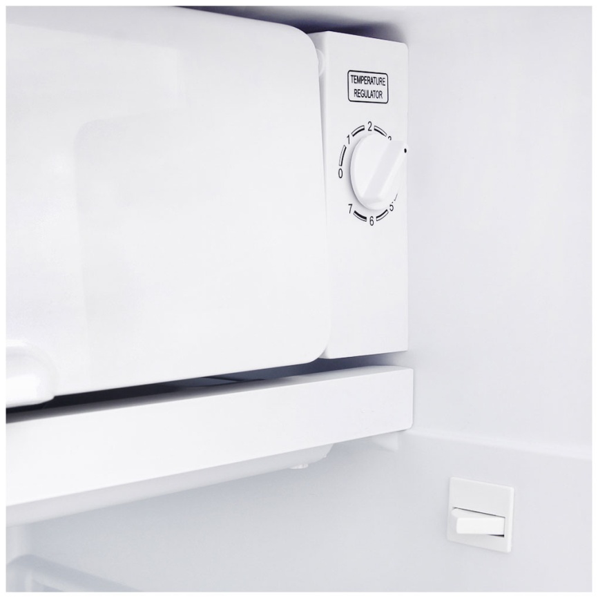 Однокамерный холодильник Tesler RC-95 BLACK GLASS фото 5